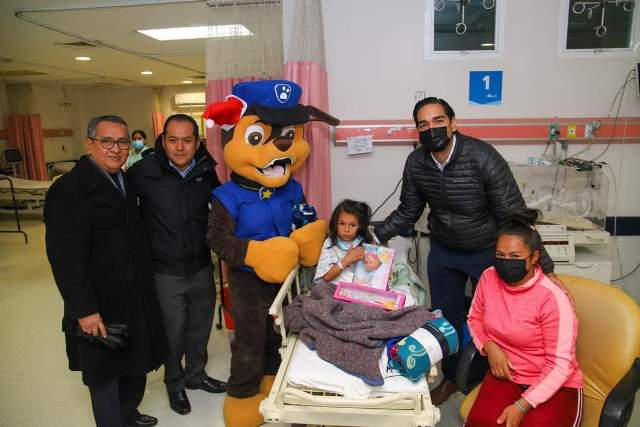 Guardia Nacional entrega regalos en Hospital Materno Infantil