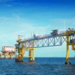 Petróleo abre la semana con alzas de 4% por pausa de aranceles entre EU y China