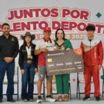 ENTREGA CARMEN LILIA CANTUROSAS BECA DEPORTIVA A 300 ATLETAS DE NUEVO LAREDO 