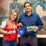 Recibió Carlos Peña Ortiz a entrenadora del equipo ganador internacional de Voleibol