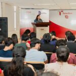 Asisten estudiantes del Tec Mante a conferencia sobre el papel transformador de la educación