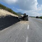 Guardia Estatal brinda seguridad ante volcadura de tractocamión