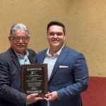 Recibe reconocimiento Ing. Marte R. Gómez Segura, en Ciudad de México, el presidente de la JUGOB