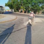 Reparación de baches en retorno de colonia La Joya mejora vialidad en la zona