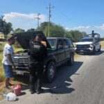 Guardia Estatal apoya con remolque a conductor varado