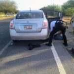 Tránsito Estatal auxilia a conductora con vehículo varado