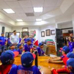 Celebraron el Alcalde Carlos Peña Ortiz y peloteritos de la Treviño Kelly triunfo nacional