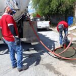Sondeó COMAPA drenaje sanitario en fraccionamiento Hacienda Las Bugambilias