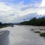 ALERTA: Circulación suspendida en la Carretera Federal 101 por desbordamiento de arroyo
