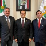 Congresistas texanos asisten a protesta del nuevo Poder Judicial