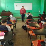 Orientan a estudiantes de secundaria respecto a la Ley Penal para prevenir infracciones