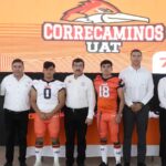 Entrega rector uniformes a Correcaminos UAT de la Liga Mayor ONEFA