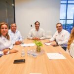 Brinda Carlos Peña Ortiz apoyo a la educación media superior