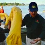 Despliega Pemex más de 80 unidades terrestres y fluviales en operativo de limpieza y remediación en el río Pantepec, Veracruz