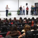 Reconocen alumnas de la UTTN a Corning por el programa Becas Choices