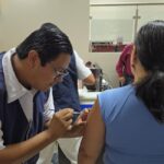 Invita SST a vacunarse contra influenza, covid-19 y neumococo