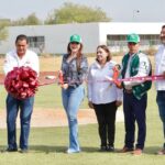 INAUGURAN RENOVADO CAMPO DE BÉISBOL EN EL ITNL: DIRECTIVOS AGRADECEN APOYO HISTÓRICO DE LA ALCALDESA