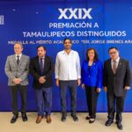 Entregó Carlos Peña Ortiz la Medalla «Dr. Jorge Brenes Araya» con el Secretario de Educación Miguel Valdez García y la Dra. Edith Cantú de Morett