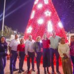 Encendieron Carlos y Alejandra, Pino de Navidad en la Plaza de la República
