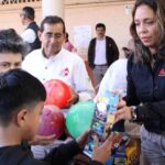 Entrega Voluntariado de Pemex juguetes a niñas y niños de escuelas primarias de Poza Rica