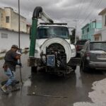 Trabaja Gobierno de Reynosa a la par de la COMAPA en desazolve del drenaje sanitario