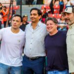 Lanzó Julio César Chávez Jr primera bola en partido Charros-Sultanes en Reynosa