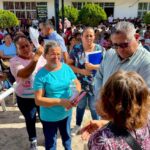 Dialoga Eduardo López Arias con habitantes del ejido Alfredo V. Bonfil sobre obras y servicios