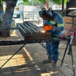 Realiza Gobierno de Carlos Peña Ortiz desde fabricación hasta colocación de rejillas pluviales