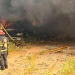 Atendió Protección Civil y Bomberos incendio en corralón de vehículos
