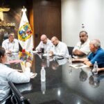 DIALOGA GOBERNADOR CON MAICEROS DE ABASOLO