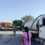 Abastecen de agua potable a familias por temporada de extremo calor en Reynosa