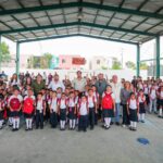 Entregó Carlos Peña Ortiz mochilas a estudiantes de la Primaria Lucio Blanco en Pirámides