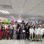 En el Segundo Informe del alcalde Beto Hinojosa destacan la reparación de caminos, rehabilitación del centro de salud, mejora de cien kilómetros de calles rurales y acciones de bienestar  Casas, Tamaulipas.- La Senadora Olga Sosa Ruiz, reconoció las obras y acciones presentadas al gobernador Américo Villarreal Anaya en el Segundo Informe de Gobierno del alcalde José Humberto Hinojosa García, entre las que destacan el programa Electrificación al 100 por ciento, rehabilitación de presas y cuartos mejorados, en coordinación con la federación y el estado.  “En Villa de Casas, mi amigo Beto Hinojosa rinde cuentas a su pueblo sobre el trabajo realizado durante este segundo año de gobierno. Con más de 1200 audiencias ciudadanas Casas se convierte en un Gobierno cercano a la gente, infraestructura educativa, y bienestar social además de una importante gestión en materia de presas que abastecen agua, caminos rurales, cuartos dormitorios y electrificación al cien”, destacó Olga Sosa.  Al enumerar las acciones de la administración municipal el alcalde Beto Hinojosa subrayó la perforación de pozos, la reparación de presas y la reposición de equipos de bombeo, para dotar de agua a comunidades rurales; así mismo, destacó la entrega de dotaciones alimentarias a personas vulnerables y la puesta en marcha del Centro Integral de Bienestar de Casas.  De igual forma, el alcalde destacó la inversión en educación, salud y bienestar a través de las acciones del sistema DIF municipal.  Durante su mensaje el gobernador Américo Villarreal destacó la disposición de los municipios para identificar junto al gobierno del estado las necesidades prioritarias para las comunidades y reconoció que la gestión del alcalde se traduce en beneficios para los habitantes.  En Casas, federación y estado han invertido en los últimos cuatro años 316 millones de pesos en obras y programas del bienestar, lo que representa una derrama económica de 78 millones de pesos al año, en beneficio de mil 500 habitantes. Adicionalmente se proyecta la construcción de 200 viviendas mejoradas de CONAVI.  “Con compromiso y valores humanistas, la administración de Beto Hinojosa mantiene el propósito de impulsar el desarrollo, la transparencia y el bienestar de su gente”, puntualizó la Senadora.