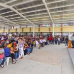 El Alcalde si cumple! Reconocen alumnos de la Secundaria 15 a Carlos Peña Ortiz por techumbre